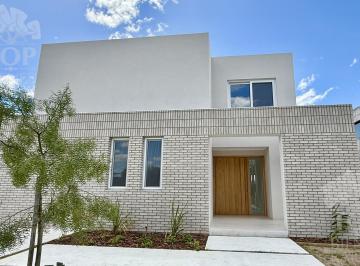 Casa · 267m² · 6 Ambientes · Casa Al Agua en Venta en Laguna Grande