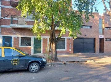 Casa · 82m² · 3 Ambientes · Vendo: Tipo Casa PH Entrada Indep.3 Amb. Cocina C/comedor. Baño y Toilette, Lav. y Terraza Propia.