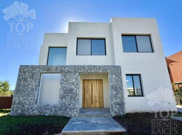 Casa · 230m² · 6 Ambientes · 4 Cocheras · Casa Al Agua en Venta en Laguna Grande