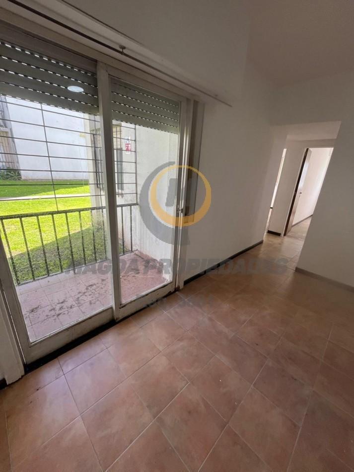 Departamento remodelado en planta baja- 3 dormitorios- baño completo- muy luminoso- bajas expensas- cocina separada-lavadero- living comedor-balcon- entorno parquizado- apto credito- entrada independi