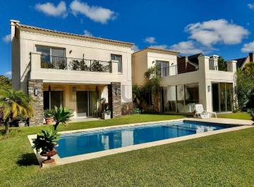 Casa · 400m² · 7 Ambientes · 3 Cocheras · Casa en El Golf Nordelta con Orientacion Norte