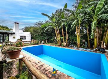 Casa · 120m² · 4 Ambientes · 1 Cochera · Venta de Casa con Pileta y Quincho en Argûello