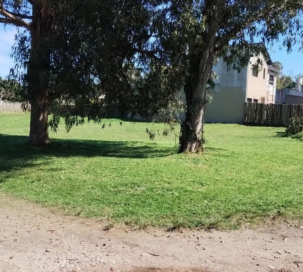 Excelente lote en venta en esquina, en inmejorable ubicacion del barrio Los Acantilados