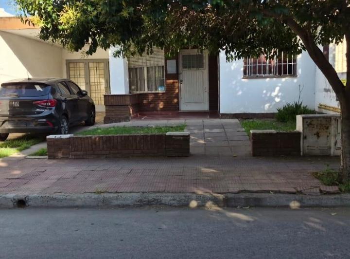 Casa · 360m² · 5 Ambientes · 2 Cocheras