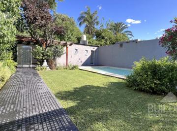 Casa · 250m² · 5 Ambientes · Casa Reciclada, de 3 Dorm. y Pileta en Barrio La Loma, Venta en La Plata