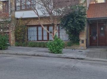 Casa · 165m² · 5 Ambientes · 2 Cocheras · Chalet en Venta en Chauvin