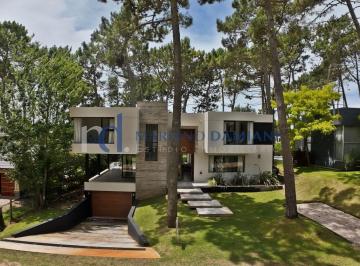 DEI-DEI-2013_2 · Casa 4 Dorm. en Venta en Pinamar Zona Álamos