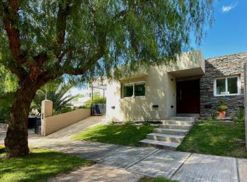 Casa de 6 ambientes, Ciudad de Mendoza · Barrio Dalvian - Casa en Una Sola Planta