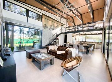 Casa · 240m² · 6 Ambientes · 4 Cocheras · Los Morros de Funes