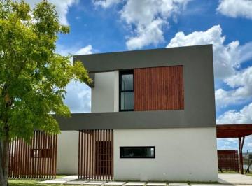 Casa · 215m² · 5 Ambientes · Casa Chalet en Venta en San Sebastian - Area 7, San Sebastian, Escobar