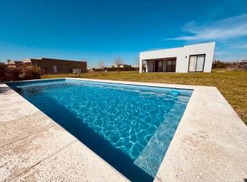 Quinta vacacional · 105m² · 4 Ambientes · 1 Cochera · Casa en Venta en San Sebastian - Area 13, San Sebastian, Escobar