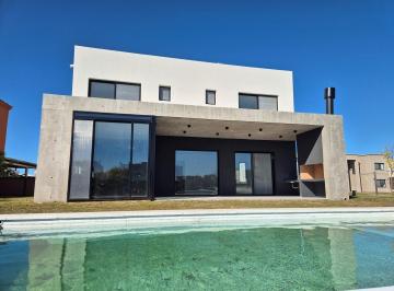 Casa · 230m² · 5 Ambientes · Casa en Venta en Laguna Grande, Villanueva, Tigre