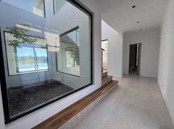 Casa · 223m² · 5 Ambientes · Casa en Venta en Santa Ana, Villanueva, Tigre