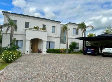 Casa · 500m² · 5 Ambientes · 1 Cochera · Casa en Venta en Los Castores, Nordelta, Tigre