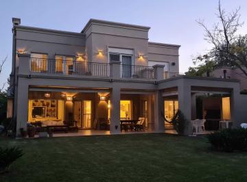 Casa · 250m² · 5 Ambientes · Casa en Alq. Temporario en Santa Barbara, Tigre, G. B. a. Zona Norte