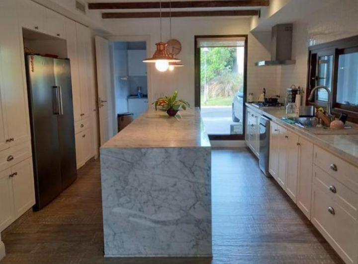 Casa · 320m² · 3 Dormitorios