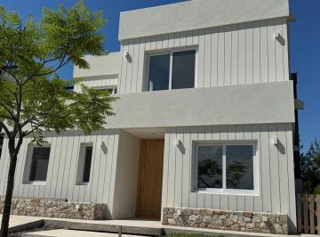 Casa · 300m² · 4 Ambientes · Casa en Venta en Castaños a Estrenar, Nordelta, Tigre