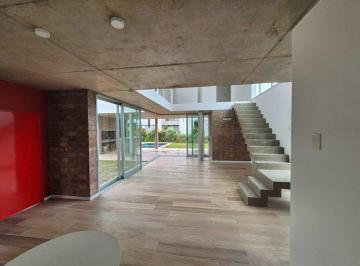 Casa · 170m² · 5 Ambientes · 1 Cochera · Casa en Venta en Araucarias, Puertos, Escobar