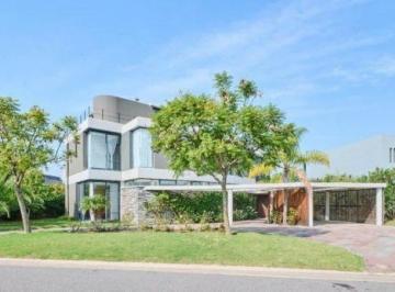Casa · 400m² · 4 Dormitorios · 2 Cocheras · Casa en Venta Ubicado en Lagos del Golf, Nordelta, Tigre