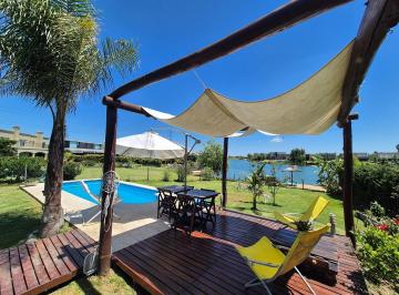 Casa · 246m² · 8 Ambientes · 1 Cochera · Casa en Venta en San Benito, Villanueva, Tigre