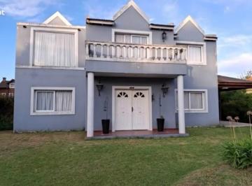 Casa · 213m² · 5 Ambientes · 2 Cocheras · Casa Chalet en Venta en Escobar, G. B. a. Zona Norte, Argentina