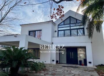 Casa · 350m² · 6 Ambientes · 2 Cocheras · Casa Alquiler Anual 6 Ambientes Amoblada en Ayres de Pilar Lote de 1011 m²