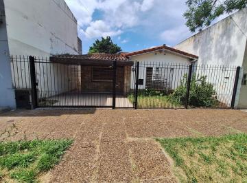 Casa · 127m² · 3 Ambientes · 1 Cochera · Venta - Casa 4 Ambientes - Apta Credito - Merlo Centro