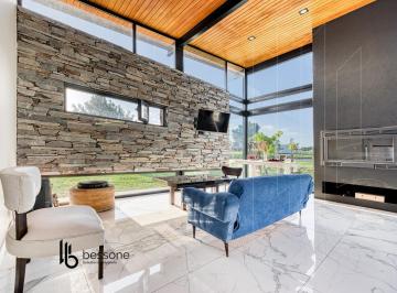 Casa · 185m² · 5 Ambientes · 1 Cochera · Casa en Rumenco Joven