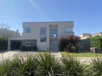 Casa · 282m² · 7 Ambientes · 2 Cocheras · Casa en Venta y Alquiler