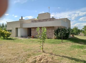 Casa de 5 ambientes, Colonia Las Rosas · En Venta Amplia y Lumonosa Casa, Rodeada de Almendros en Tunuyán