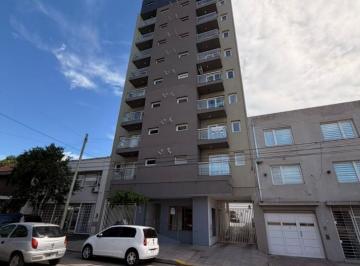 Departamento · 40m² · 2 Ambientes · 1 Cochera · 2 Ambientes a La Calle con Balcon - Cochera y Baulera