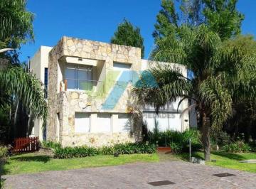 Casa · 390m² · 6 Ambientes · Casa en Venta y Alquiler Ubicada en Campo Grande, Pilar, G. B. a. Zona Norte
