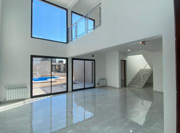 Casa de 5 ambientes, Maipú · Casa en Venta Barrio Privado Lomas de Russell. (Terminada)