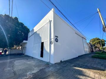 Bodega-Galpón · 352m² · 3 Ambientes · Venta Galpón + Local en Bv. Oroño - Barrio Matheu.