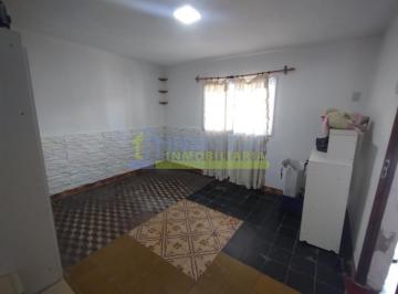 Casa · 128m² · 9 Ambientes · Casa Balcarce Al 2200 - 4 Dorm. - 2 Baños
