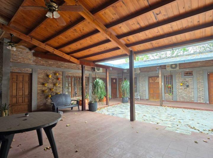 Casa · 150m² · 7 Ambientes · 3 Cocheras