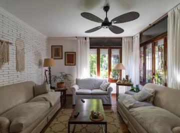 Casa · 212m² · 5 Ambientes · 1 Cochera · Excelente Oportunidad Casa en La Mejor Zona de Lomas de San Isidro