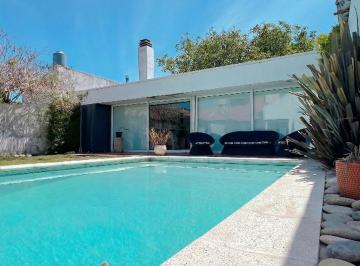 Casa · 254m² · 6 Ambientes · 2 Cocheras · Venta Casa 6 Amb con Pileta Chauvin