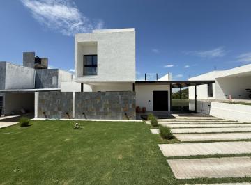 Casa · 155m² · 2 Dormitorios · 2 Cocheras · Casa en Venta en Las Cañitas Barrio Privado de 2 Dorm.