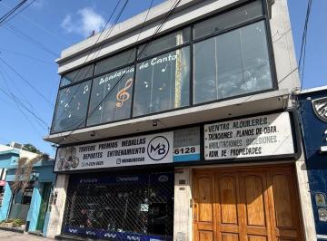 Casa · 410m² · 6 Ambientes · 3 Cocheras · Venta de Dos Locales y Propiedad en Quilmes Oeste