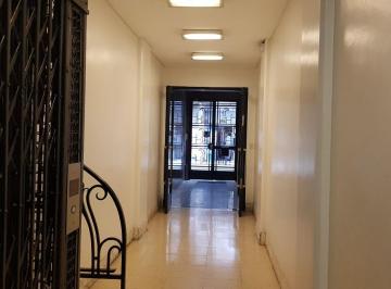 Oficina comercial de 3 ambientes, Retiro · Paraguay y San Martin Excel. Oficina Fte Bcon - Recep + 2 Desp. - Cocina - Baño Compl.