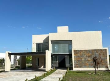 Casa · 352m² · 3 Dormitorios · 2 Cocheras · Venta Casa de Diseño 3 Dorm. en Barrio Privado La Arbolada