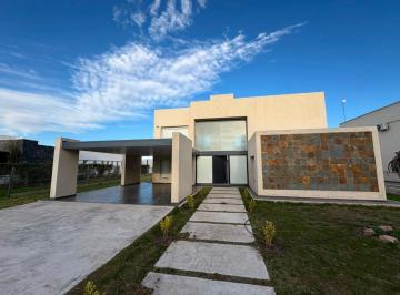 Casa · 352m² · 3 Dormitorios · 2 Cocheras · Venta Casa de Diseño a Estrenar y Amoblada | La Arbolada Hollywood