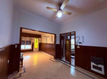 PH · 144m² · 3 Ambientes · 1 Cochera · PH en Venta de 2 Dorm. con Entrada Independiente y Cochera. La Plata