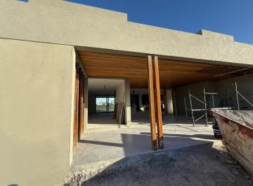 Casa · 260m² · 6 Ambientes · 2 Cocheras · Casa a La Venta en Construccion en Barrio Vida Funes