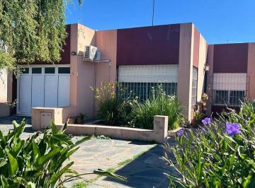 Casa · 200m² · 2 Dormitorios · 1 Cochera · Casa en Venta en Los Toldos