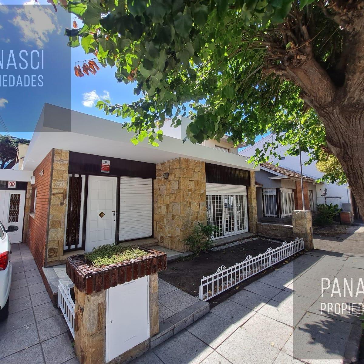 Casa 3 amb, 267m² con parque y cochera — San Carlos