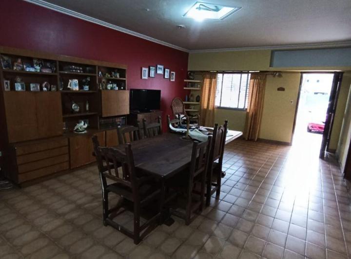 Casa · 1m² · 5 Ambientes