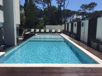 Departamento · 65m² · 3 Ambientes · 1 Cochera · 3 Ambientes en Edificio Be Punta Impecable!