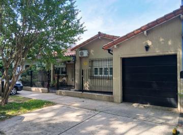 Casa de 3 ambientes, Almirante Brown · Hermoso Chalet 3amb a 300 m de La Estación